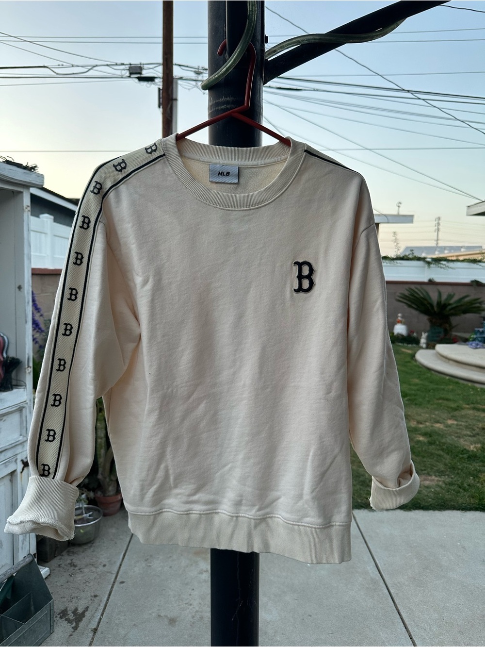 MLB Cream Crewneck Sweatshirt with Black 'B' Logo and Sleeve Trim